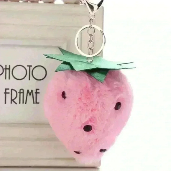 🍓 Strawberry Pom Pom - Picture 1 of 2